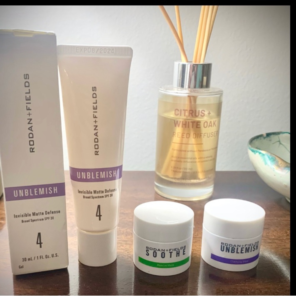 UNBLEMISH Invisible Matte Defense Broad Spectrum SPF 30 plus two mini masks